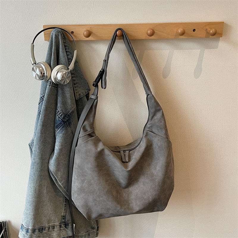 2025 PU torba za rame, jednobojna, casual i chic, velika kapaciteta, crossbody za žene
