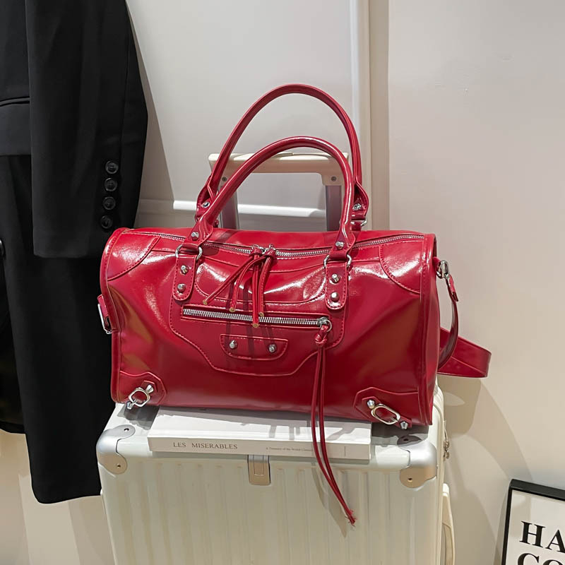 Francuski nadahnut rivet motociklistička torba, ženstvena torba s retro jastučastim oblikom, elegantan veliki kapacitet, za rame ili crossbody nošenje.