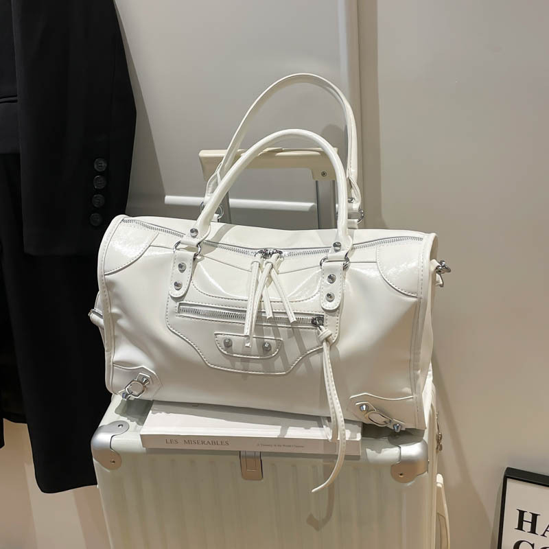 Francuski nadahnut rivet motociklistička torba, ženstvena torba s retro jastučastim oblikom, elegantan veliki kapacitet, za rame ili crossbody nošenje.