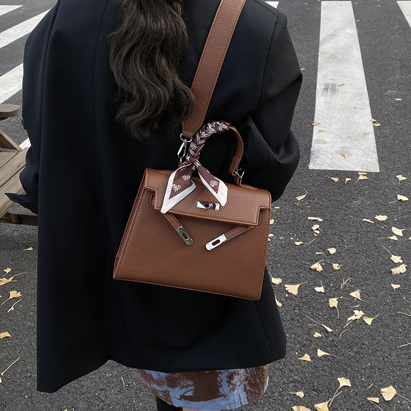 Teksturirana torbica za ramena s mogućnošću crossbody, jesen-zima 2025, visoka kvaliteta, gradski stil