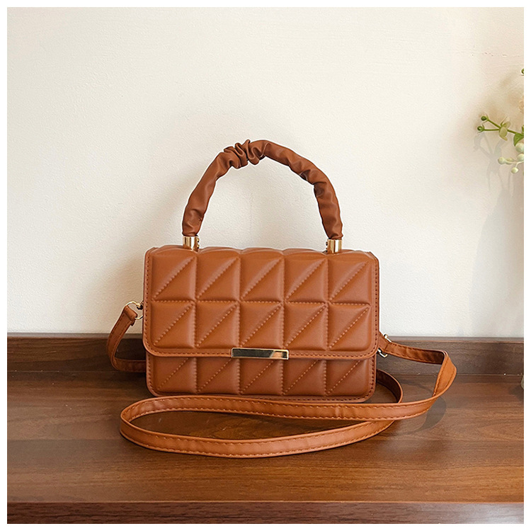 Ženska casual crossbody torbica, mala kvadratna forma, minimalistički dizajn