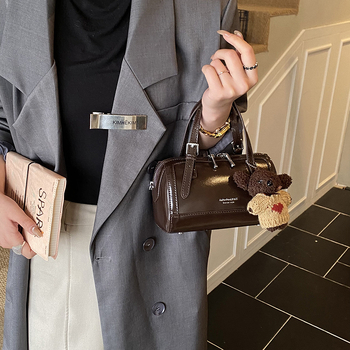 Boston torba 2026, jesen-zima, teksturirana, retro stil, mala, za rameno ili crossbody