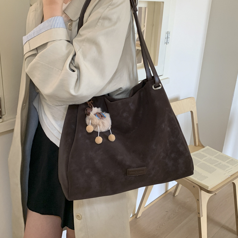 Ženska torba u korejskom retro stilu s velikim kapacitetom, model 2026, elegantna dnevna tote torba za nošenje na rame ili crossbody.