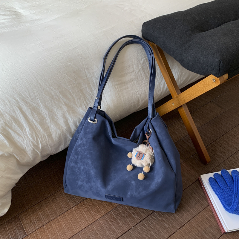 Ženska torba u korejskom retro stilu s velikim kapacitetom, model 2026, elegantna dnevna tote torba za nošenje na rame ili crossbody.
