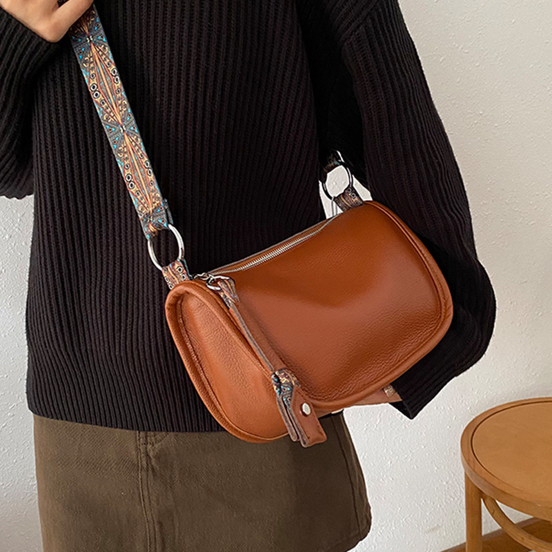 Ženska torbica od prve slojne teleće kože, dumpling stil, crossbody torba s velikim kapacitetom, prava koža, svakodnevna upotreba, zimska kolekcija 2024