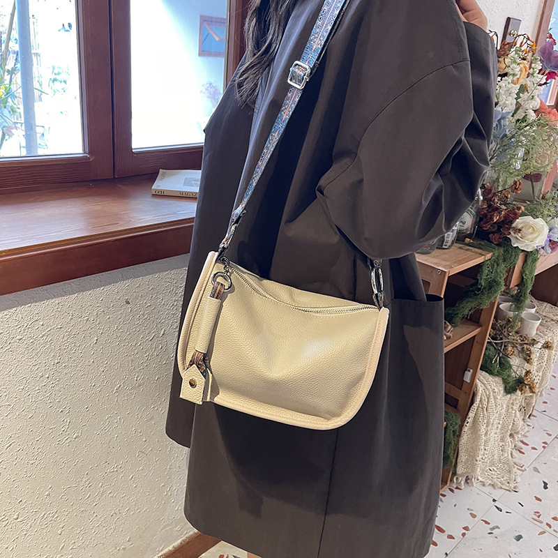 Ženska torbica od prve slojne teleće kože, dumpling stil, crossbody torba s velikim kapacitetom, prava koža, svakodnevna upotreba, zimska kolekcija 2024