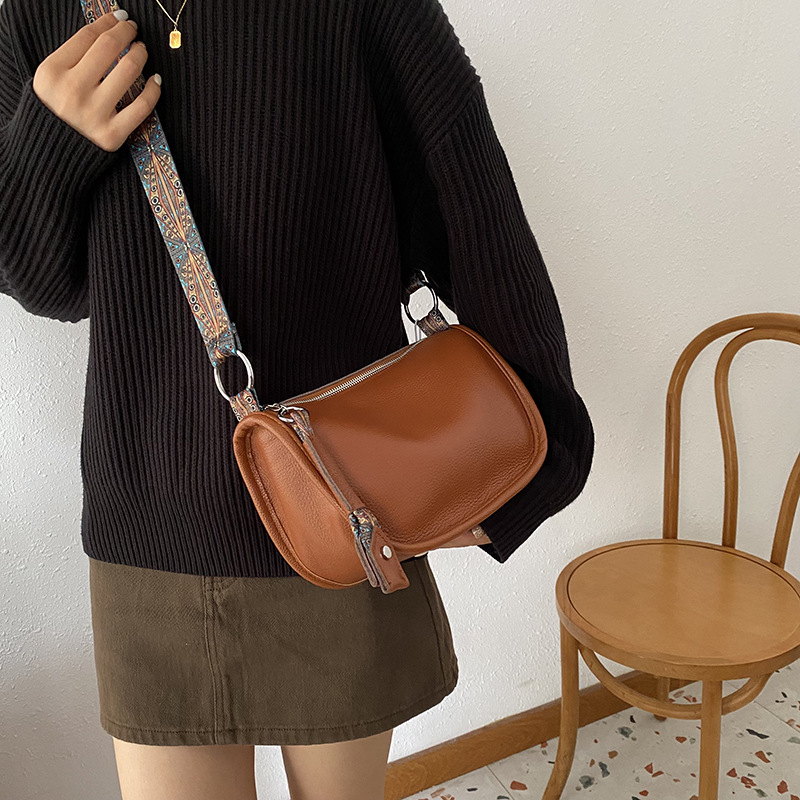 Ženska torbica od prve slojne teleće kože, dumpling stil, crossbody torba s velikim kapacitetom, prava koža, svakodnevna upotreba, zimska kolekcija 2024