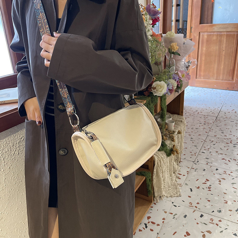 Ženska torbica od prve slojne teleće kože, dumpling stil, crossbody torba s velikim kapacitetom, prava koža, svakodnevna upotreba, zimska kolekcija 2024