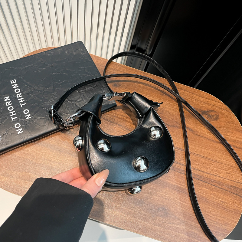 2025 nova PU torbica - mala torbica u obliku knedle, za ramena ili crossbody, gradski ležerni dizajn