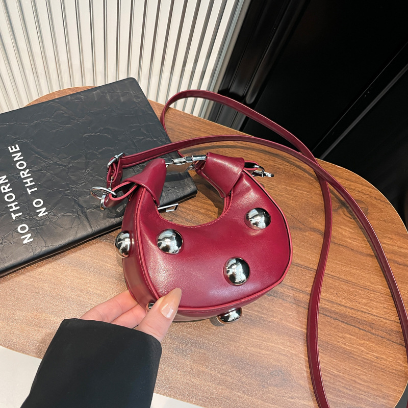2025 nova PU torbica - mala torbica u obliku knedle, za ramena ili crossbody, gradski ležerni dizajn