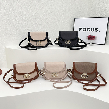 Ženska mala crossbody torba s PU teksturom, jesen-zima 2025, jednostavan casual stil, retro torba preko ramena
