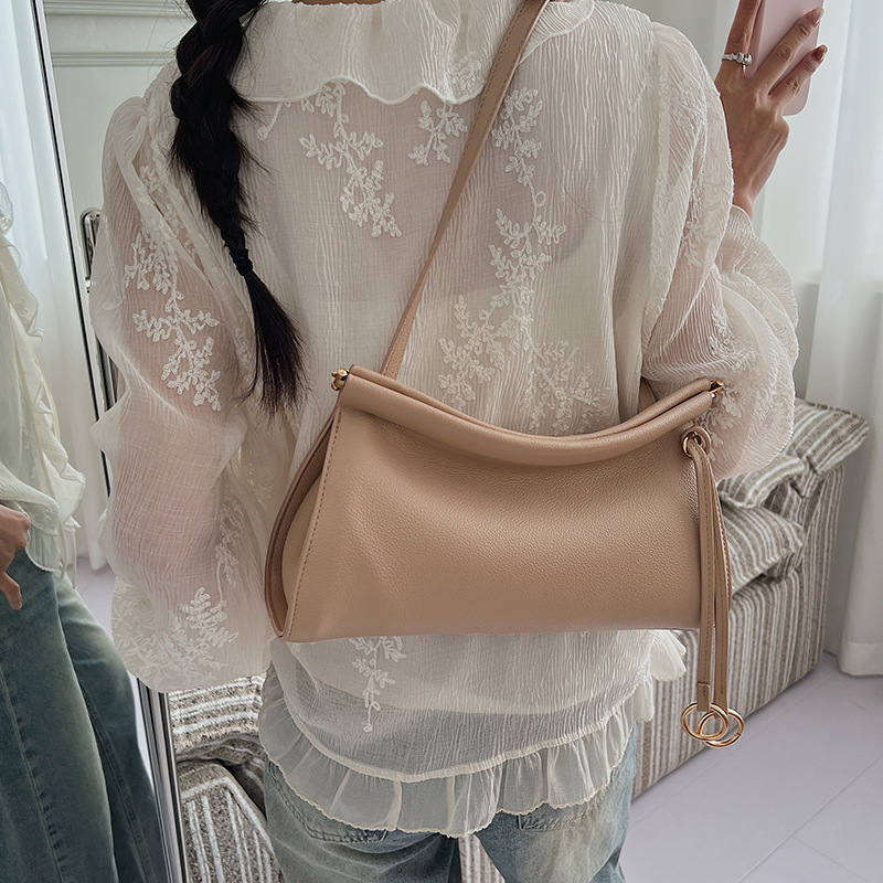 PU mini kvadratna crossbody torba, ulični modni dizajn, proljeće 2026, vintage minimalistički stil, ženska dnevna torba s dojmlom vrhunske kvalitete