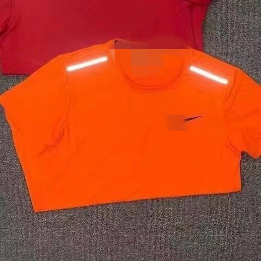 Unisex ljetni trening set s brzo sušećim materijalom: gornji dio s kratkim rukavima i šorcevi 3/4 dužine za trčanje i atletiku