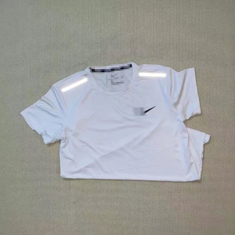 Unisex ljetni trening set s brzo sušećim materijalom: gornji dio s kratkim rukavima i šorcevi 3/4 dužine za trčanje i atletiku