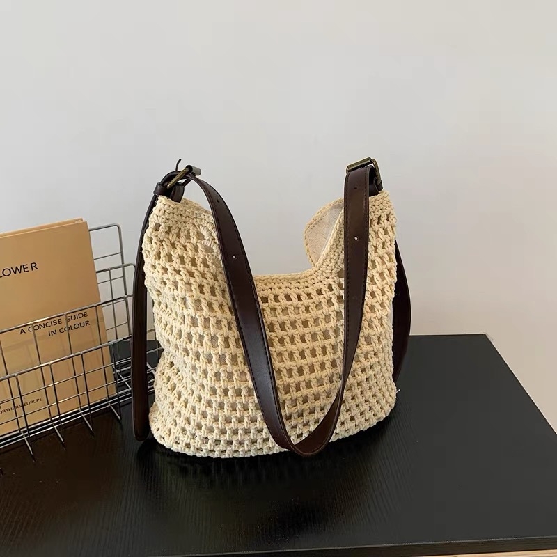 Nova ručno pletena crossbody torba s prozračnim uzorkom, plažna torba od slame, svestrana za svakodnevnu upotrebu, mala tote torba