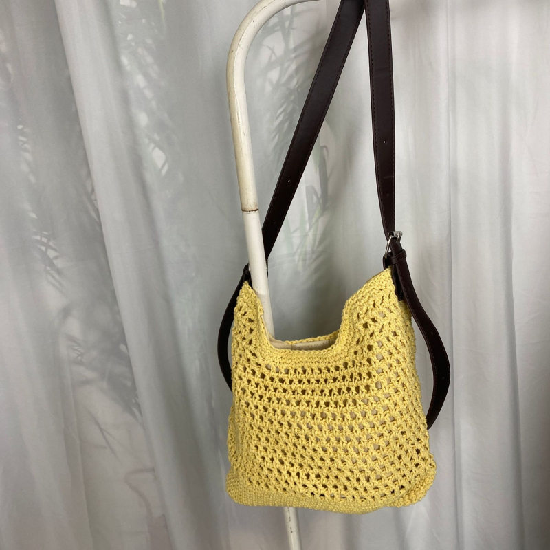 Nova ručno pletena crossbody torba s prozračnim uzorkom, plažna torba od slame, svestrana za svakodnevnu upotrebu, mala tote torba