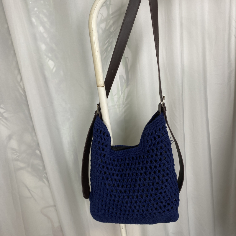 Nova ručno pletena crossbody torba s prozračnim uzorkom, plažna torba od slame, svestrana za svakodnevnu upotrebu, mala tote torba