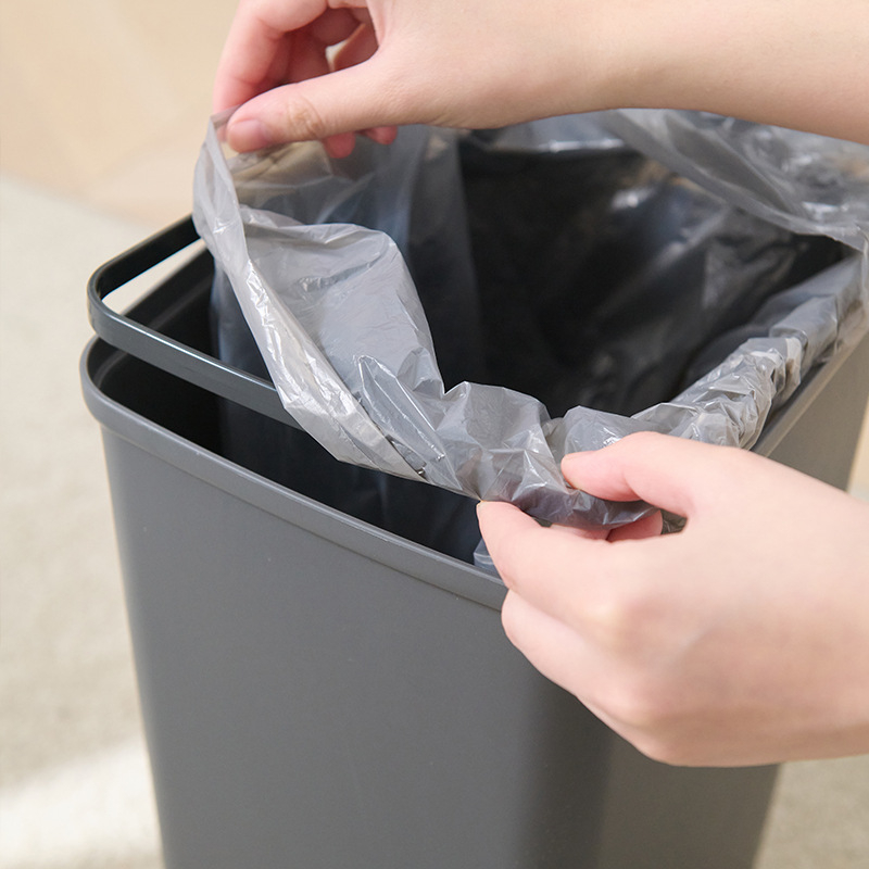 Plastična kanta za smeće s pedalom i poklopcem, 10 L, cilindričnog oblika, vodootporna, poklopac se otvara pritiskom, za kupaonicu, kuhinju, dnevnu sobu i spavaću sobu.