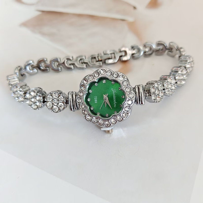 Ženski kvarcni sat s narukvicom, cvjetni dizajn s cirkonijima, elegantan stil, 24 mm brojčanik, kućište od legure, dekorativno svjetsko vrijeme