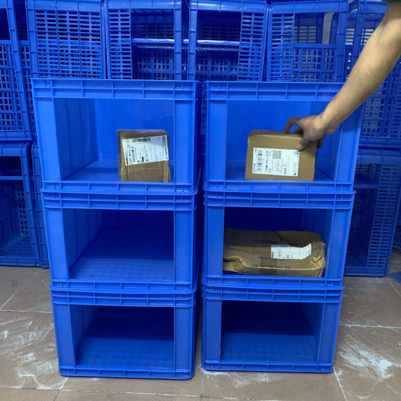 Plastična kutija za pohranu s otvorenim vrhom, plava, injekcijsko oblikovana PP, dimenzije 680×480×420 mm, debljina stijenke 2–5 mm, nosivost 50 kg