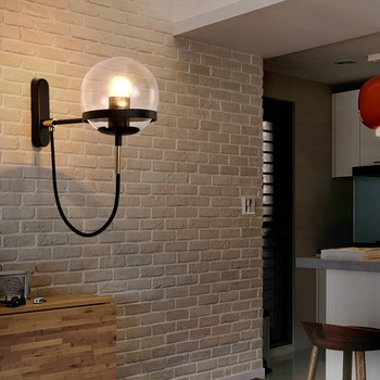 Nordijska zidna svjetiljka s staklenim globusom – retro inspiracija, industrijski stil, metalni okvir