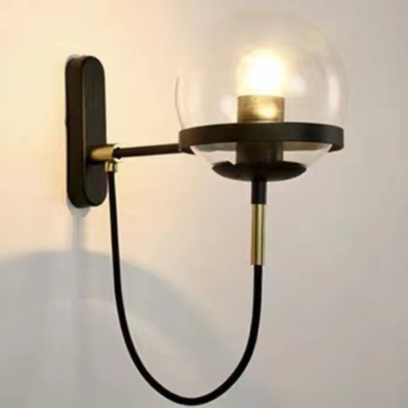 Nordijska zidna svjetiljka s staklenim globusom – retro inspiracija, industrijski stil, metalni okvir