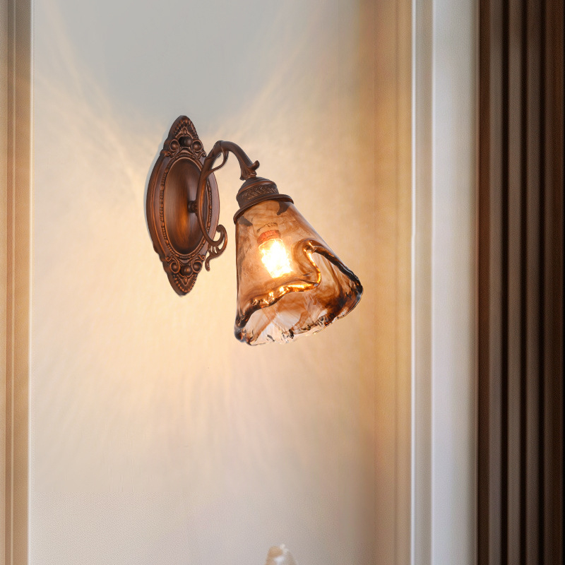Nordijska retro stenska lampa s drvenim tijelom i šarenim staklom, minimalistički wabi-sabi dizajn za spavaću sobu i hodnik
