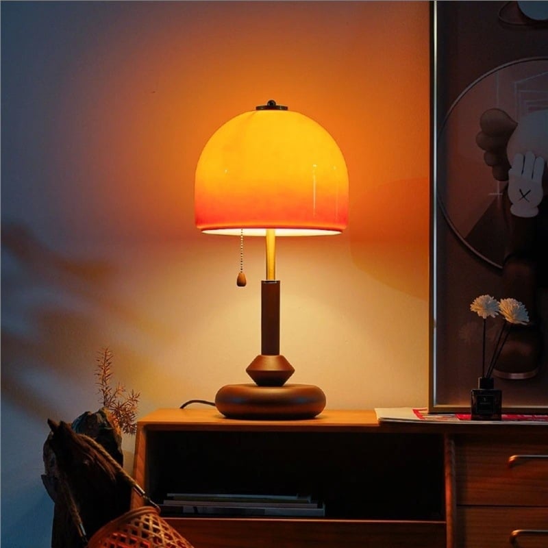 Retro stolna lampa s dekorativnim staklom u boji oraha, pogodna za spavaću sobu ili radnu sobu