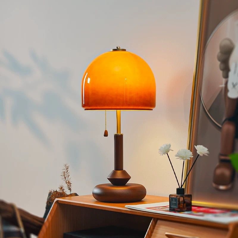 Retro stolna lampa s dekorativnim staklom u boji oraha, pogodna za spavaću sobu ili radnu sobu