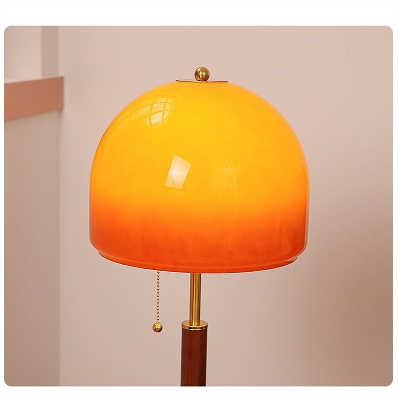 Retro stolna lampa s dekorativnim staklom u boji oraha, pogodna za spavaću sobu ili radnu sobu
