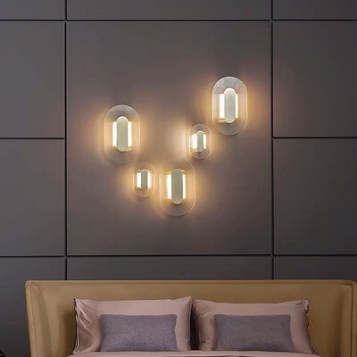 Dizajnerska moderna minimalistička zidna lampa za spavaću sobu s kružnim staklenim sjenilom za akcentnu zidnu površinu