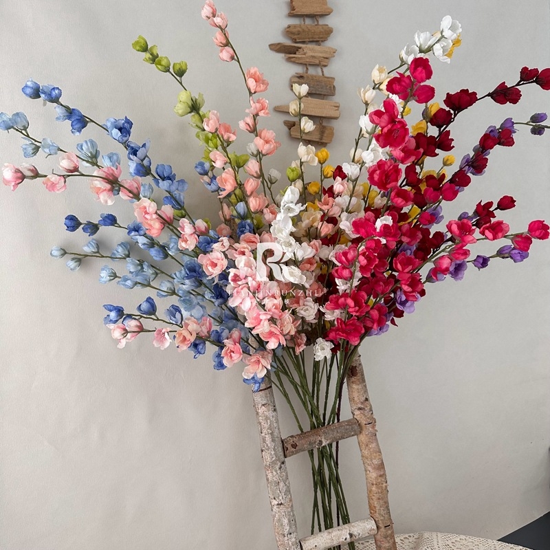 Flori artificiale de nuntă – crengi înalte cu delphinium violet pentru decorul sălii de nuntă, culoarului și fundaluri pentru fotografii