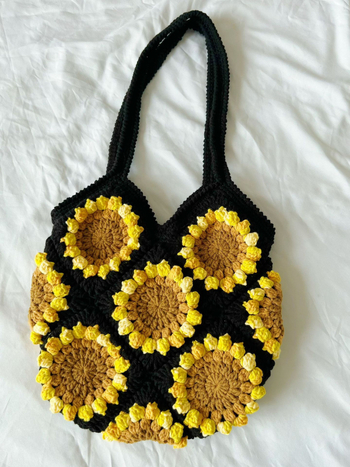 Ručna izrada ženska heklana tote torba s motivom Granny Square i margaretkama i suncokretima