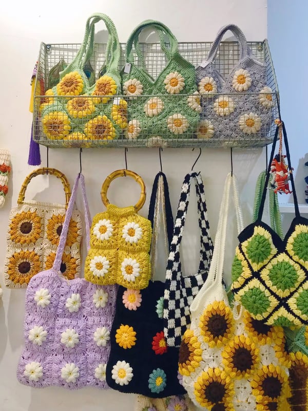 Ručna izrada ženska heklana tote torba s motivom Granny Square i margaretkama i suncokretima
