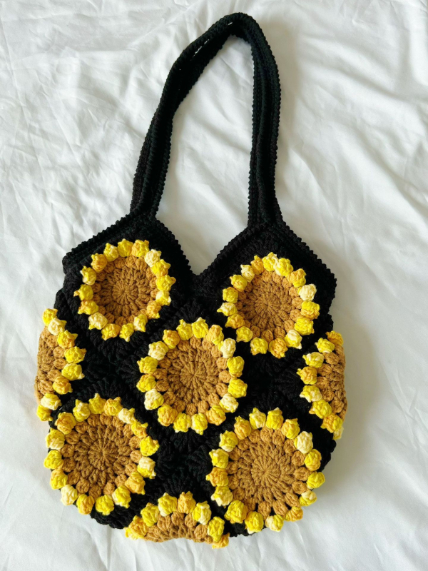 Ručna izrada ženska heklana tote torba s motivom Granny Square i margaretkama i suncokretima
