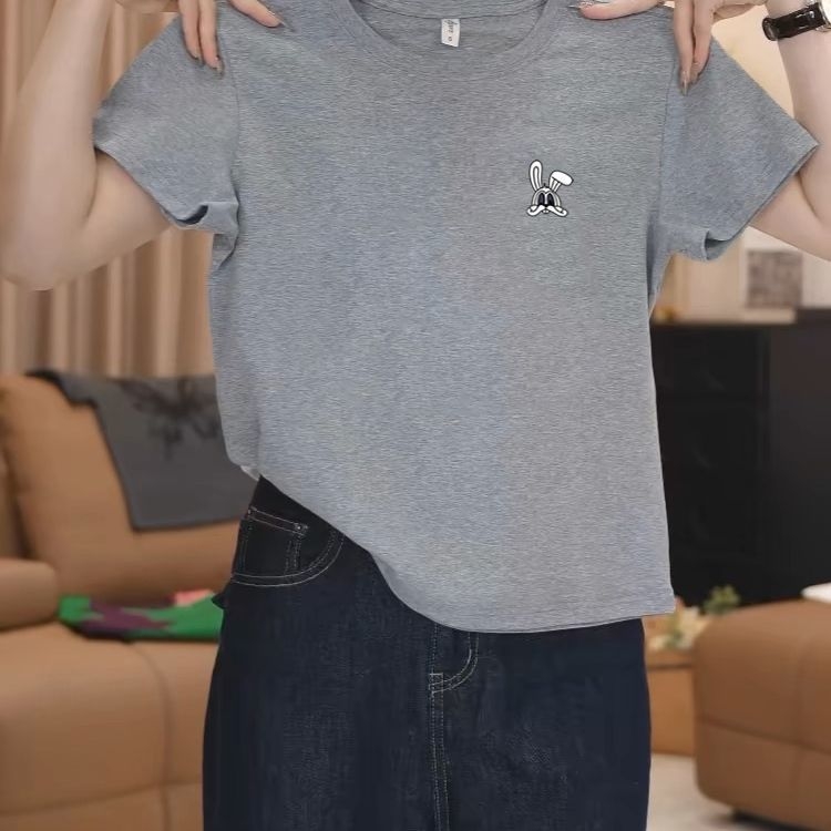 2026 Ženski T‑shirt od pamuka s kratkim rukavima, mornarsko plava, standardni kroj ramena, anime print, moderan i svestran