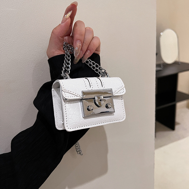 Torba za ruž s mini lančanim remenom, crossbody, jesen 2026, elegantna kvadratna mala torbica