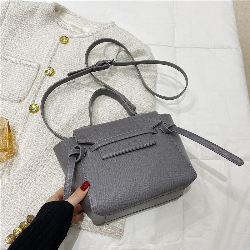 2025 jesenja ženska torba u francuskom stilu, minimalistička i elegantna, preko ramena ili crossbody, s motivom krila, velika kapaciteta