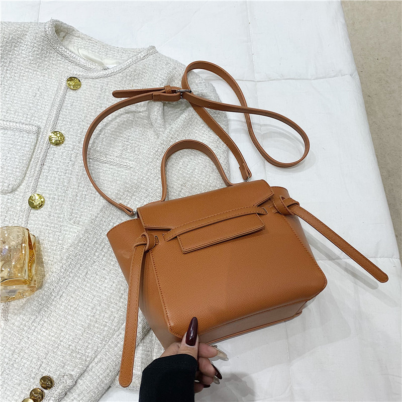 2025 jesenja ženska torba u francuskom stilu, minimalistička i elegantna, preko ramena ili crossbody, s motivom krila, velika kapaciteta