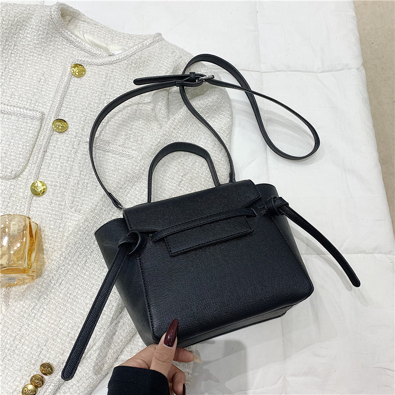 2025 jesenja ženska torba u francuskom stilu, minimalistička i elegantna, preko ramena ili crossbody, s motivom krila, velika kapaciteta