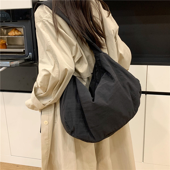 Ženska torba u japanskom stilu, minimalistička i casual, torba u dumpling obliku, jednobojna, svestrana za nošenje preko ramena i crossbody, velik kapacitet