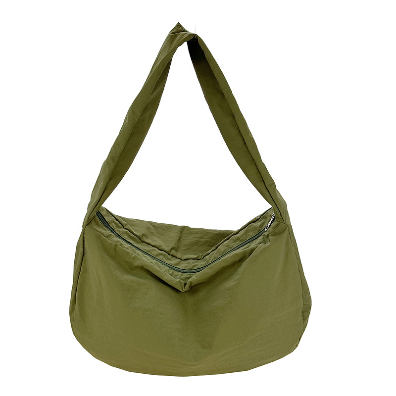 Ženska torba u japanskom stilu, minimalistička i casual, torba u dumpling obliku, jednobojna, svestrana za nošenje preko ramena i crossbody, velik kapacitet