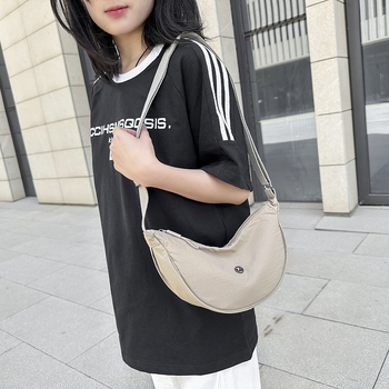 Nylon crossbody torbica u stilu knedle, vodootporna, s jednom naramenicom, velik kapacitet za svakodnevnu upotrebu
