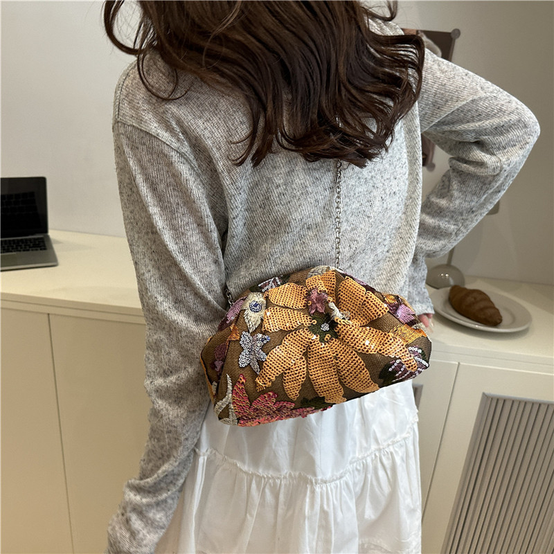 2026 nova modna ženska crossbody torbica za večernje prilike, moderan kineski stil, nišni dizajn