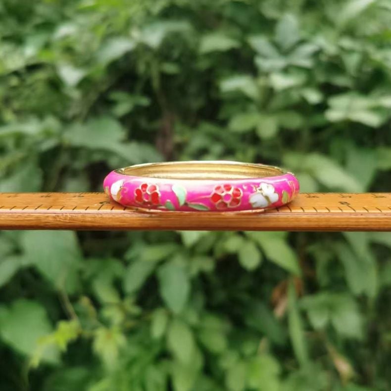 Gyermekeknek szóló cloisonné karkötő virágos áttört mintával, etnikus stílusú ékszer lányoknak