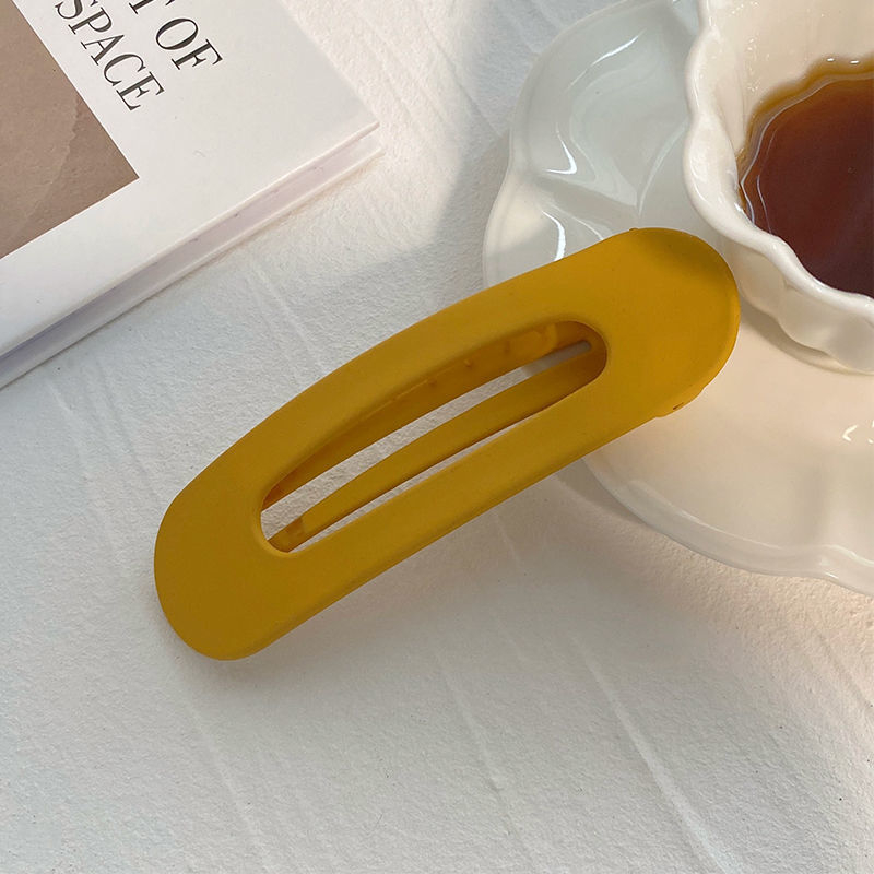 Nagy méretű hajcsat candy színben a tarkóra, arcmosáshoz tervezve, frufira és oldalsó hajra