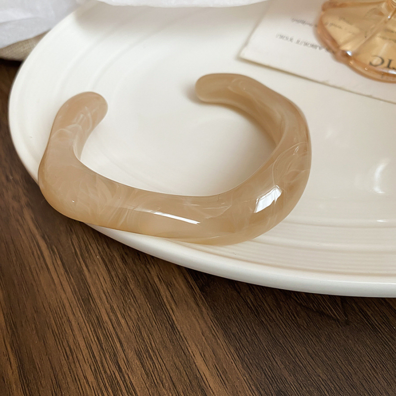 Szabálytalan gradiens nyitott karkötő, minimalist stílus, akril, női ékszer