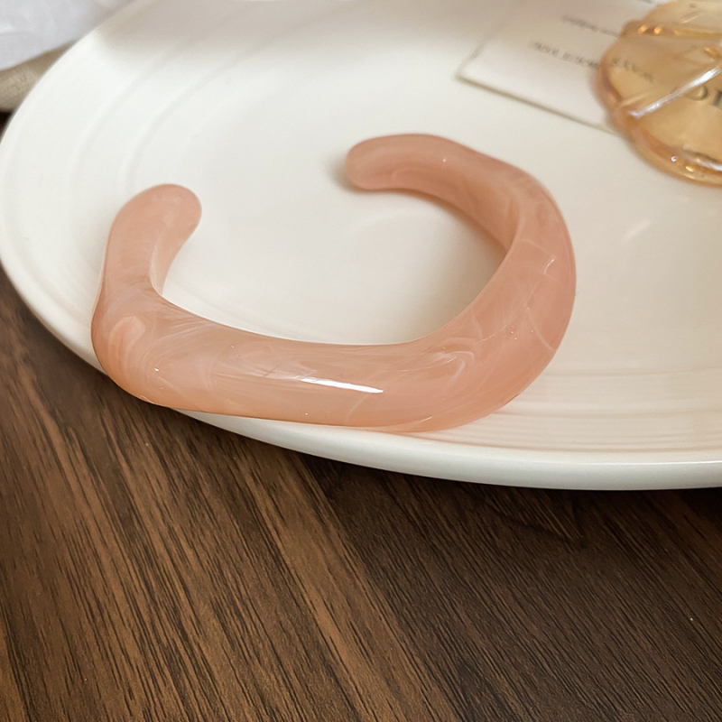 Szabálytalan gradiens nyitott karkötő, minimalist stílus, akril, női ékszer