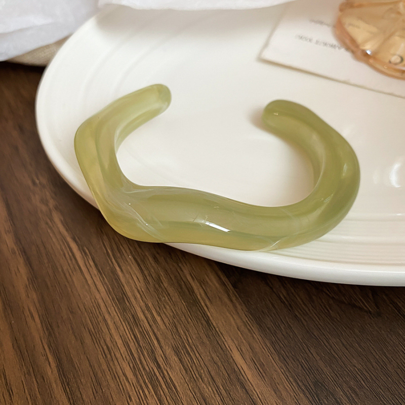 Szabálytalan gradiens nyitott karkötő, minimalist stílus, akril, női ékszer