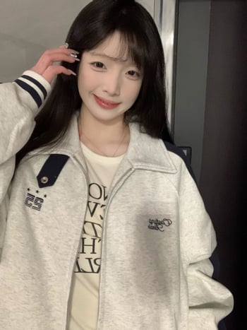 Ženska baseball jakna s color-block dizajnom i stojećim ovratnikom, udoban ležernog kroja, kardigan-sweatshirt, proljeće–jesen, korejski stil